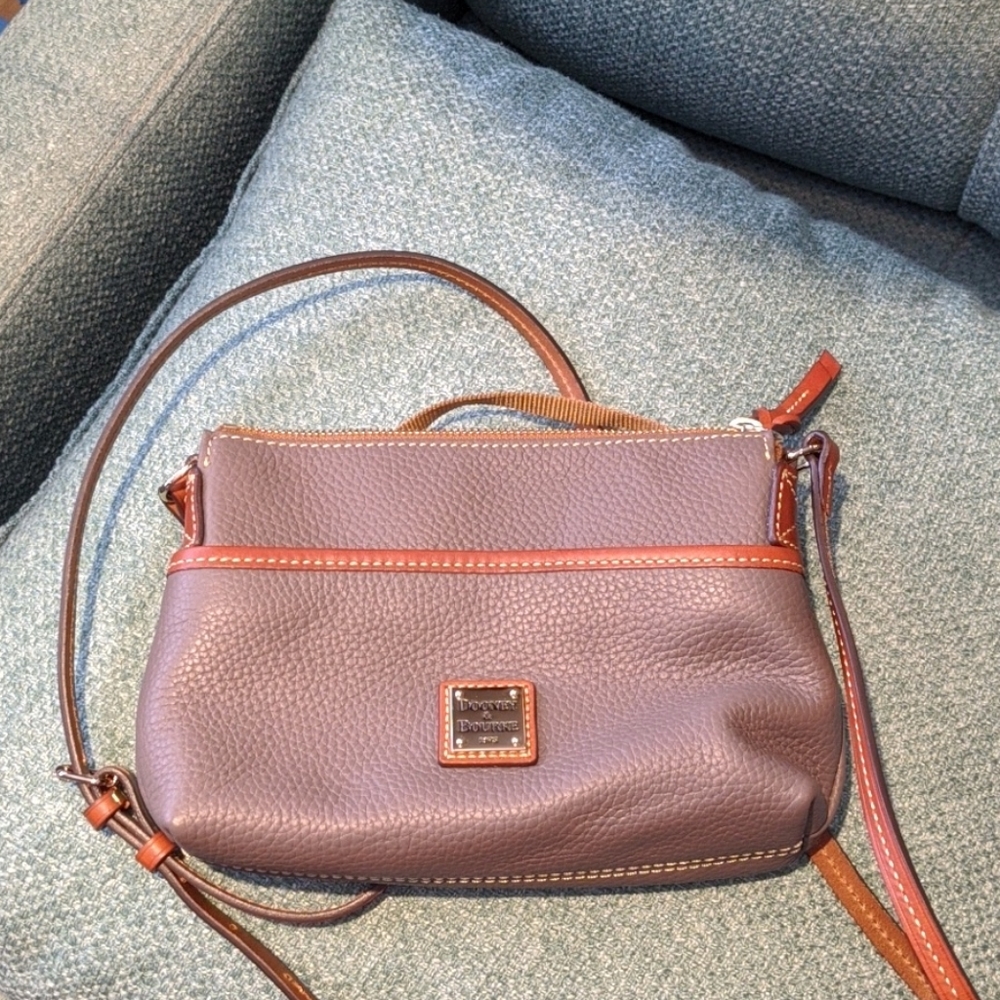 Pebble Grain Ginger Pouchette